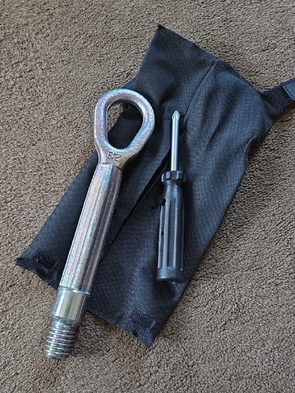 MINI Cooper Silver Tow Hook With  Phillips Screwdriver & Bag